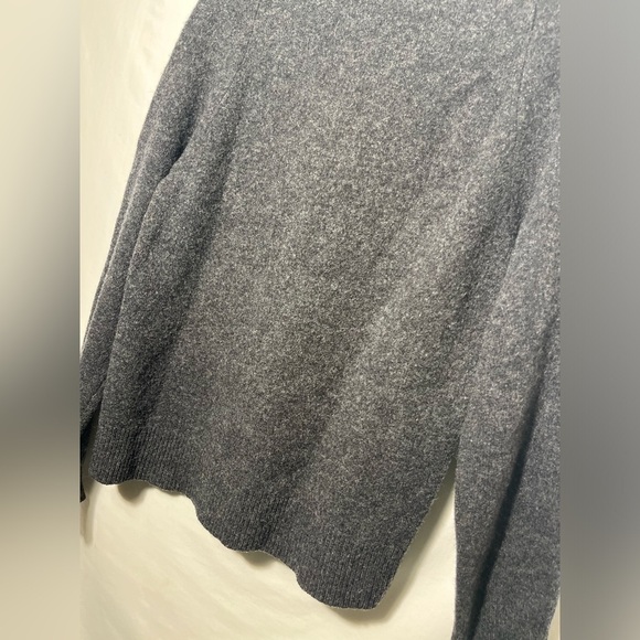 OLD NAVY V NECK LONG SLEEVE LAMBSWOOL NYLON DARK GRAY SWEATSHIRT - Picture 2 of 8